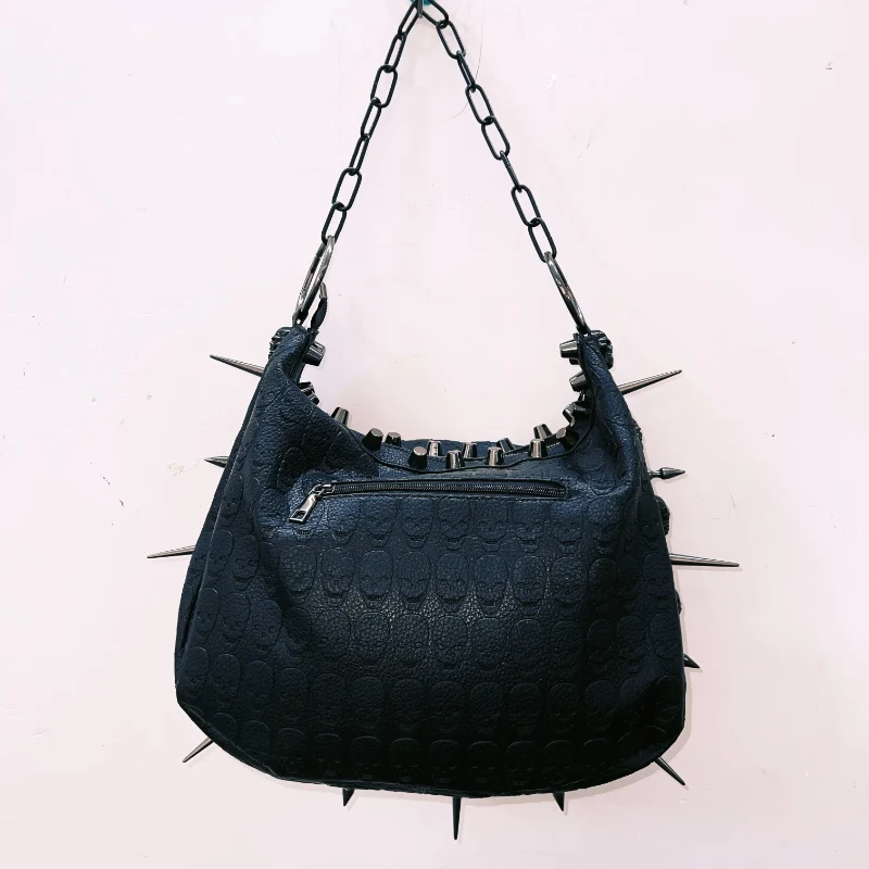 Metal chain o ring skull applique zip-up handbag
