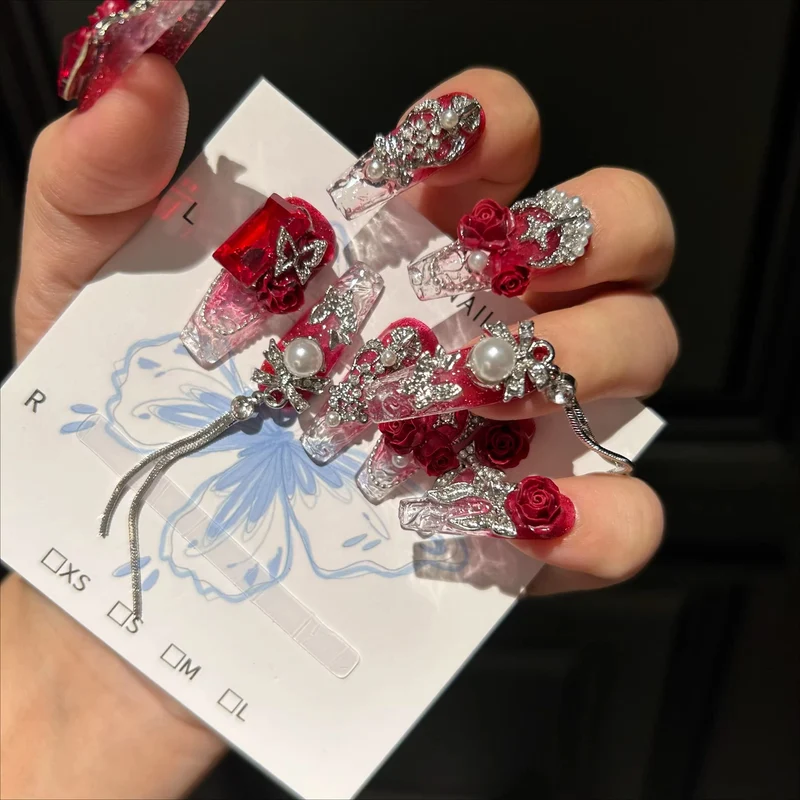 Gothic-Nagelpatch mit Schmetterlingsmuster für Damen