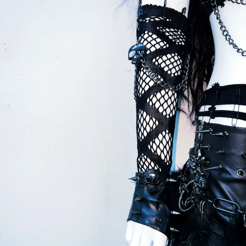 Cut out metal chain skull applique top