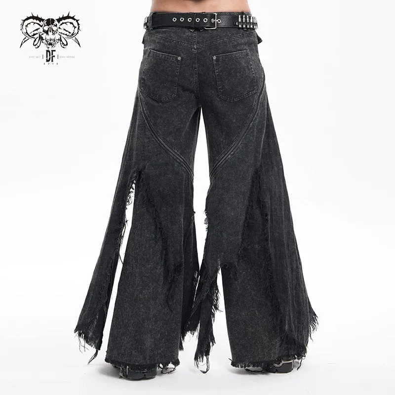 Herrenhose mit zerrissenen Ringen und Nieten im Gothic-Stil