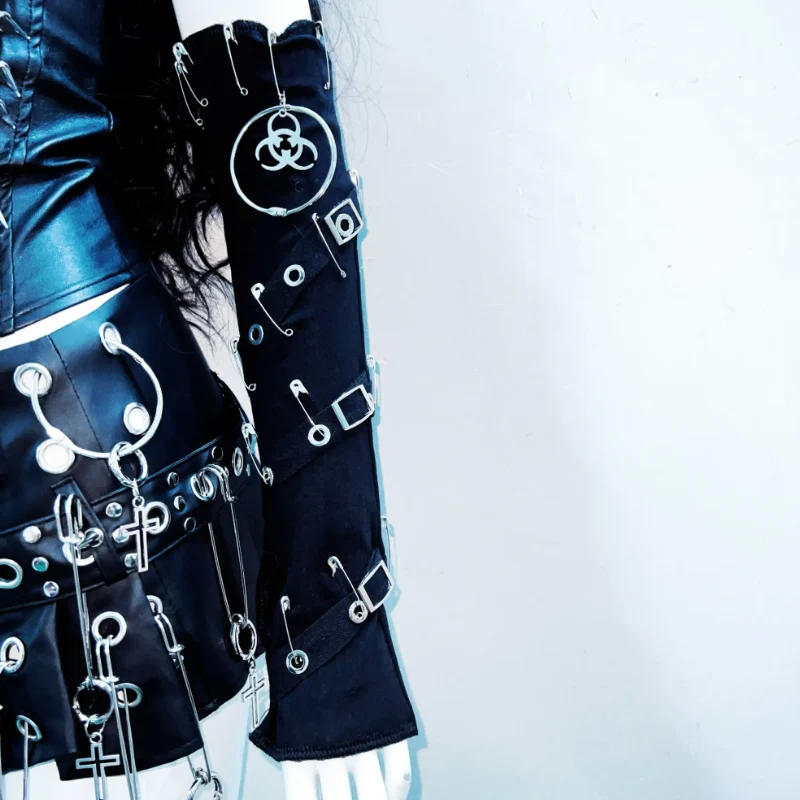 Halter zip-up o ring rivet applique top