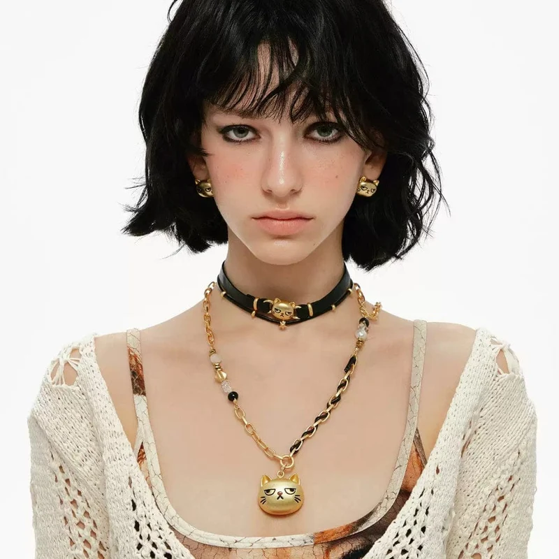 Lange Grunge-Halskette mit unglücklicher Katze für Damen