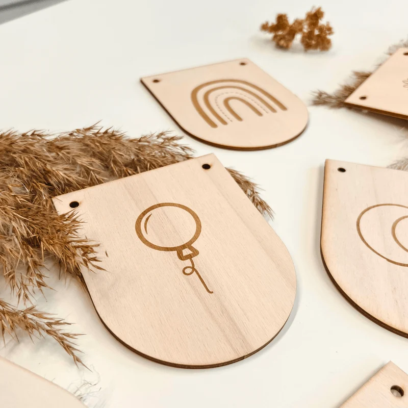 Build your own Holz-Wimpelgirlande Name / Wunschtext