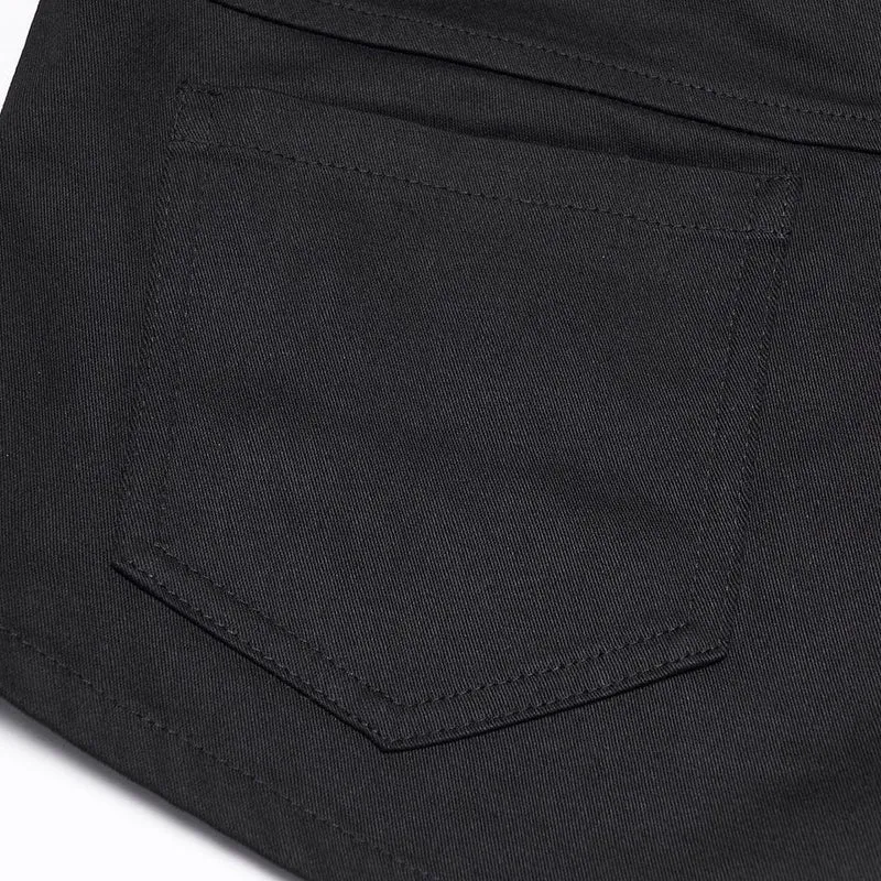 Punk-Shorts für Damen mit Nieten und mehreren Reißverschlüssen