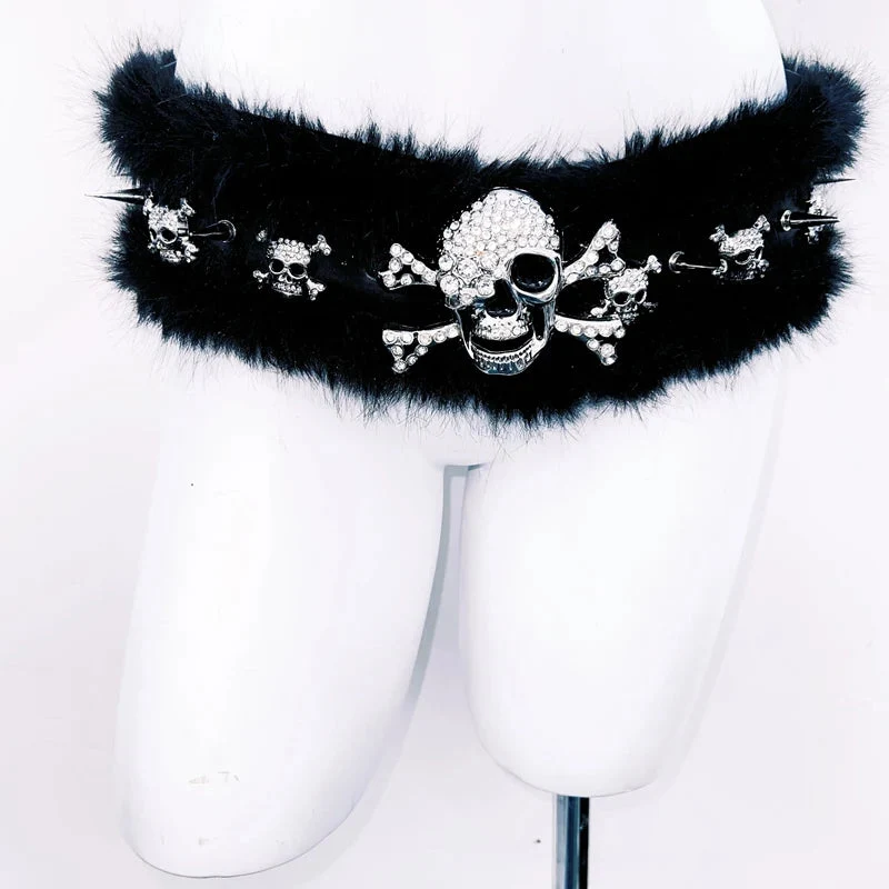 Skull applique fluffy rivet belt