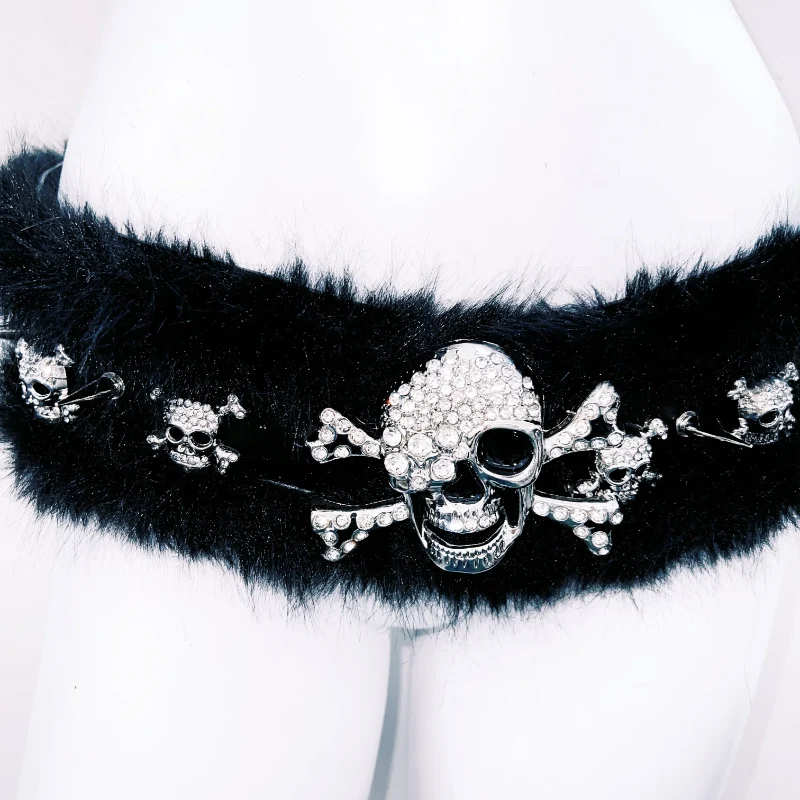 Skull applique fluffy rivet belt