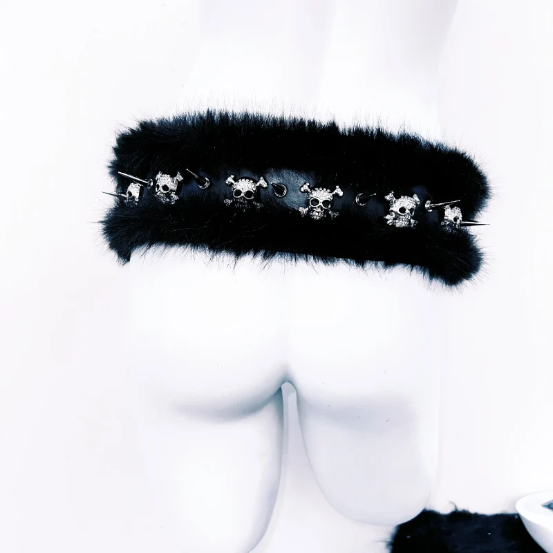 Skull applique fluffy rivet belt