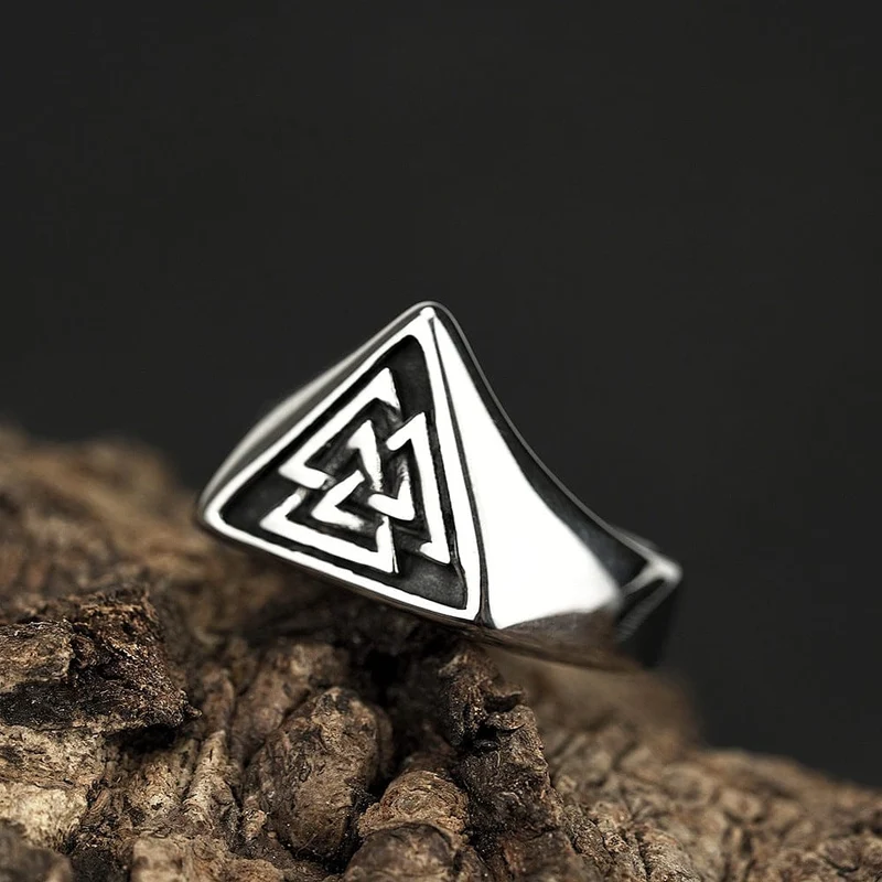 Dreieckiger Punk-Ring für Herren
