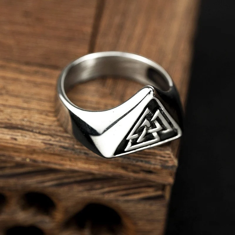 Dreieckiger Punk-Ring für Herren