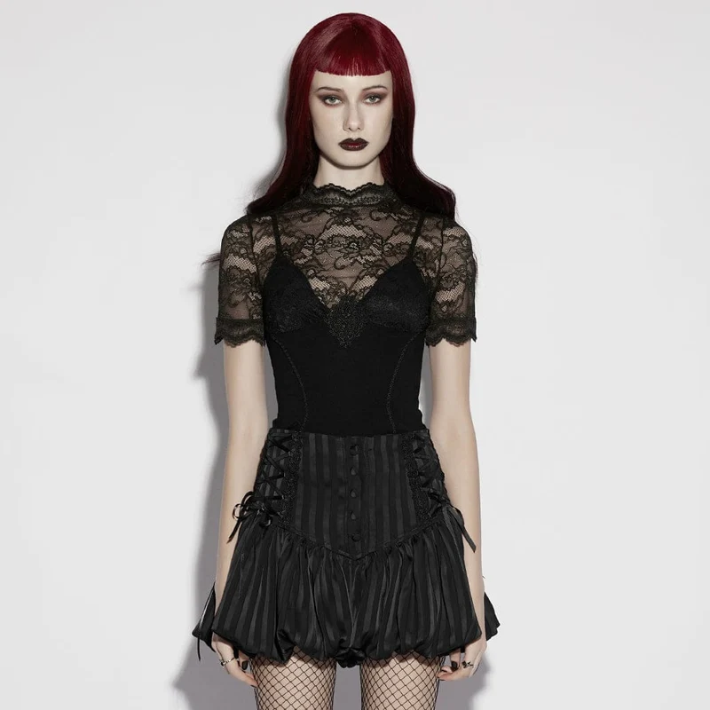 Schwarze Gothic-Shorts für Damen mit Schnürung und Streifenmuster in Kürbisform