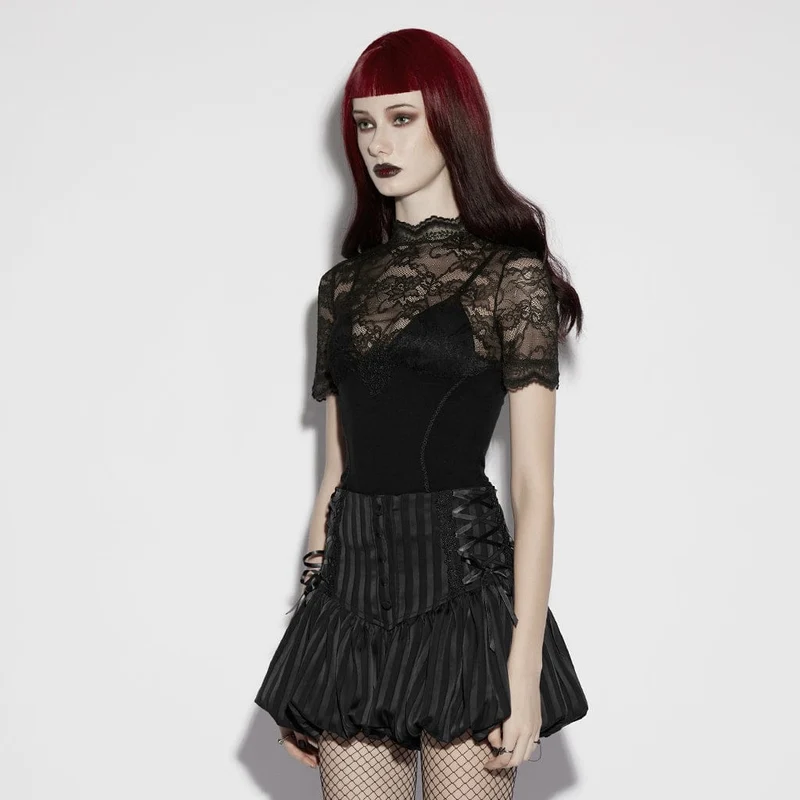 Schwarze Gothic-Shorts für Damen mit Schnürung und Streifenmuster in Kürbisform