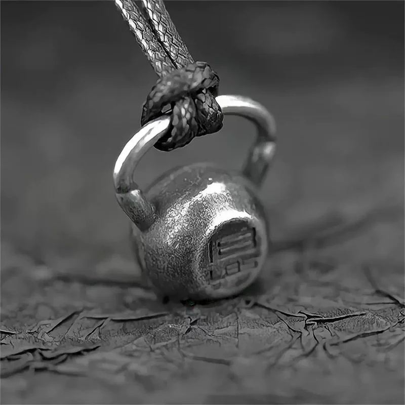 Punk-Halskette für Herren in Kettlebell-Form mit Anhänger