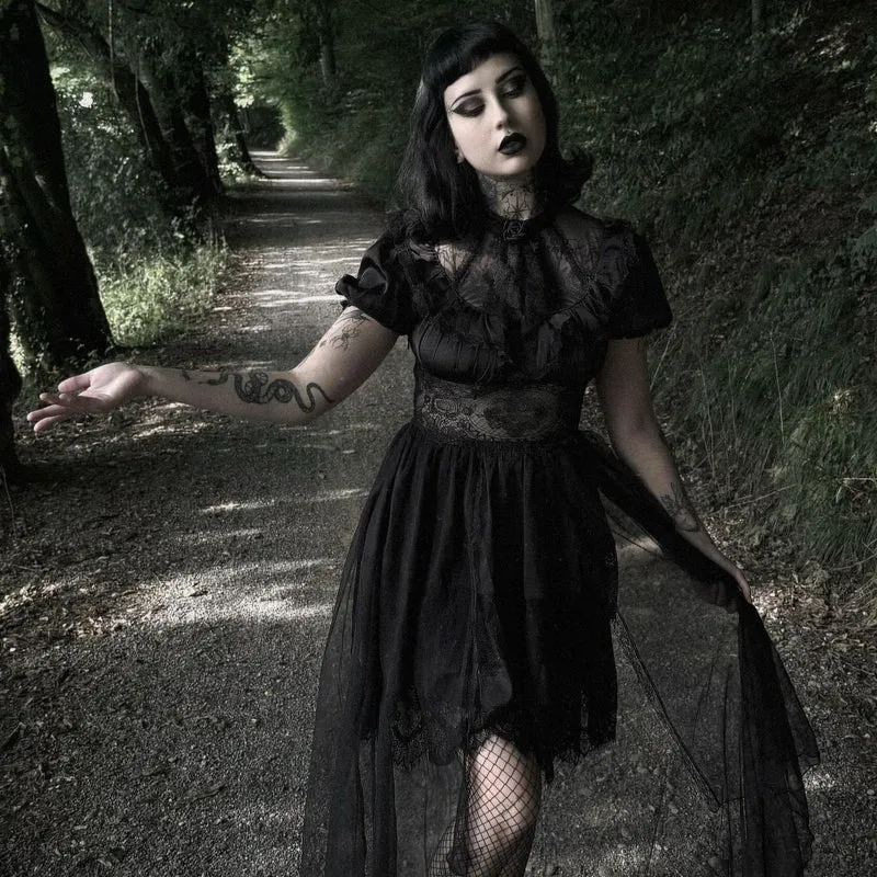 Gothic-Chiffonkleid für Damen mit Puffärmeln, asymmetrischem Saum und mehreren Lagen – Hochzeitskleid