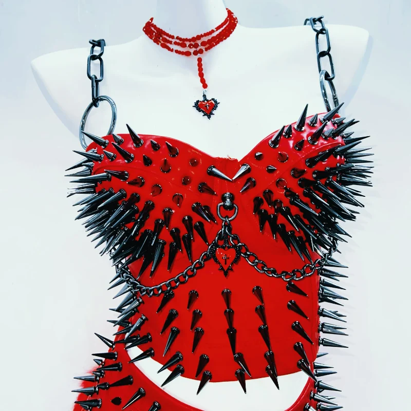 Metal chain o ring rivet applique v neck top