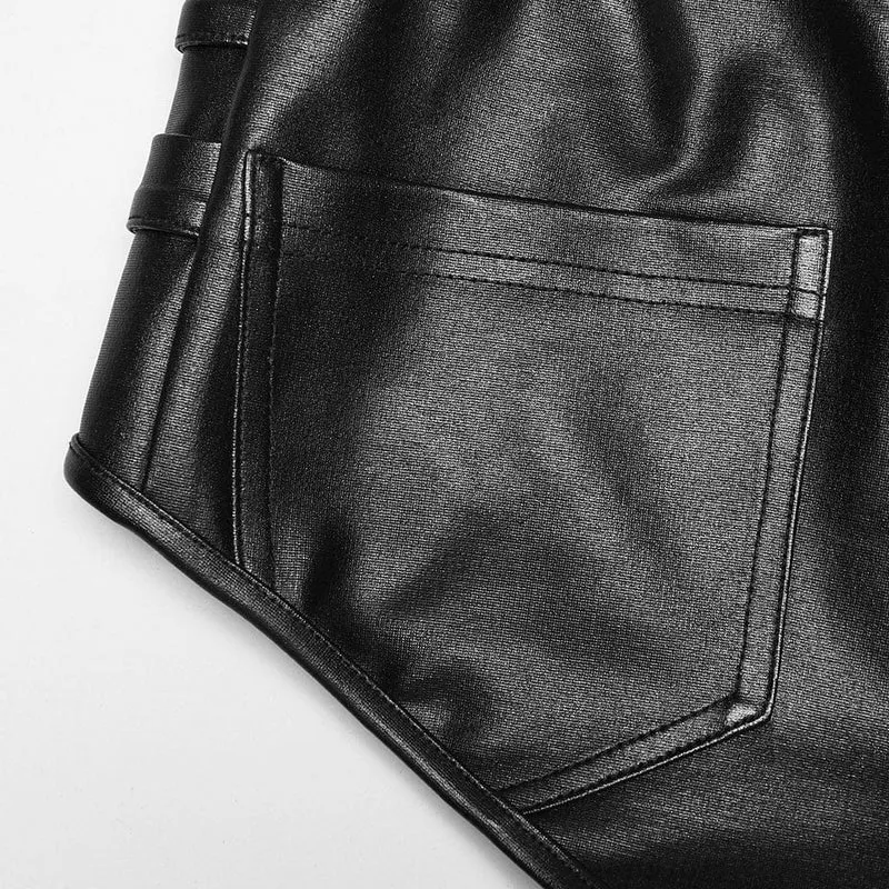 Punkige, hochgeschnittene, mit Nieten besetzte Hotpants für Damen