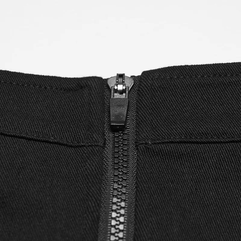 Punkrock für Damen mit Totenkopfstickerei und großen Taschen