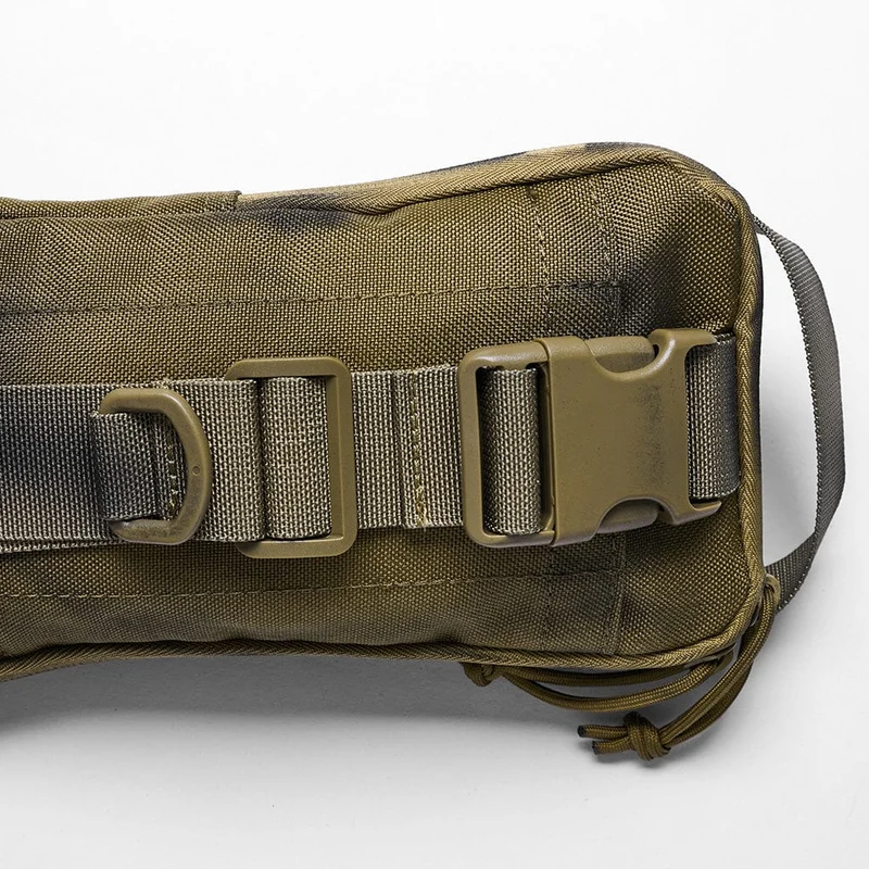 Damen-Umhängetasche im Punk-Militärstil mit Nieten