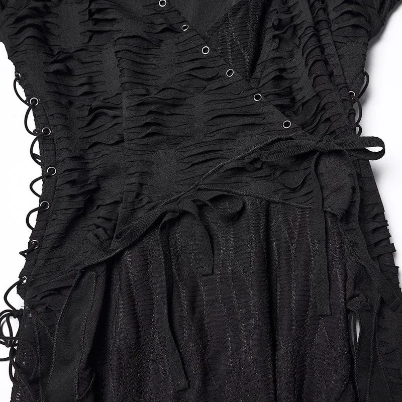 Punkiges Damen-Brautkleid mit Rissen, Schnürung, Neckholder und langen Ärmeln