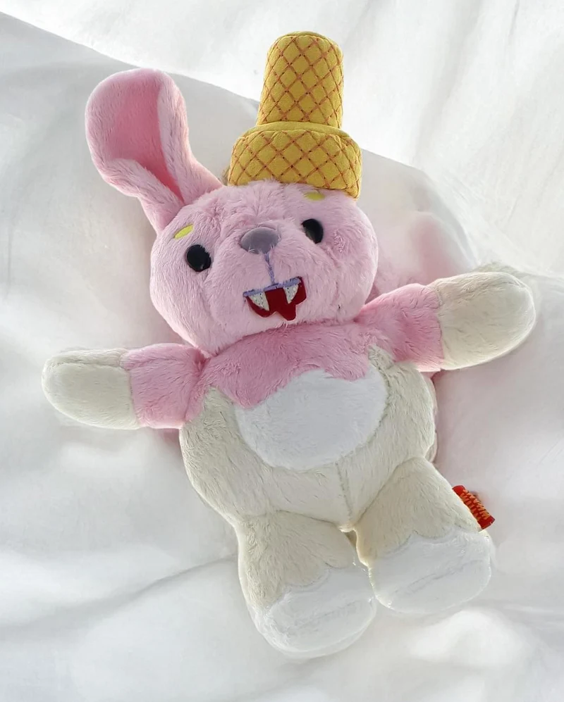 WhimWham 20cm Plüsch Häschen Eiswaffel Vampir