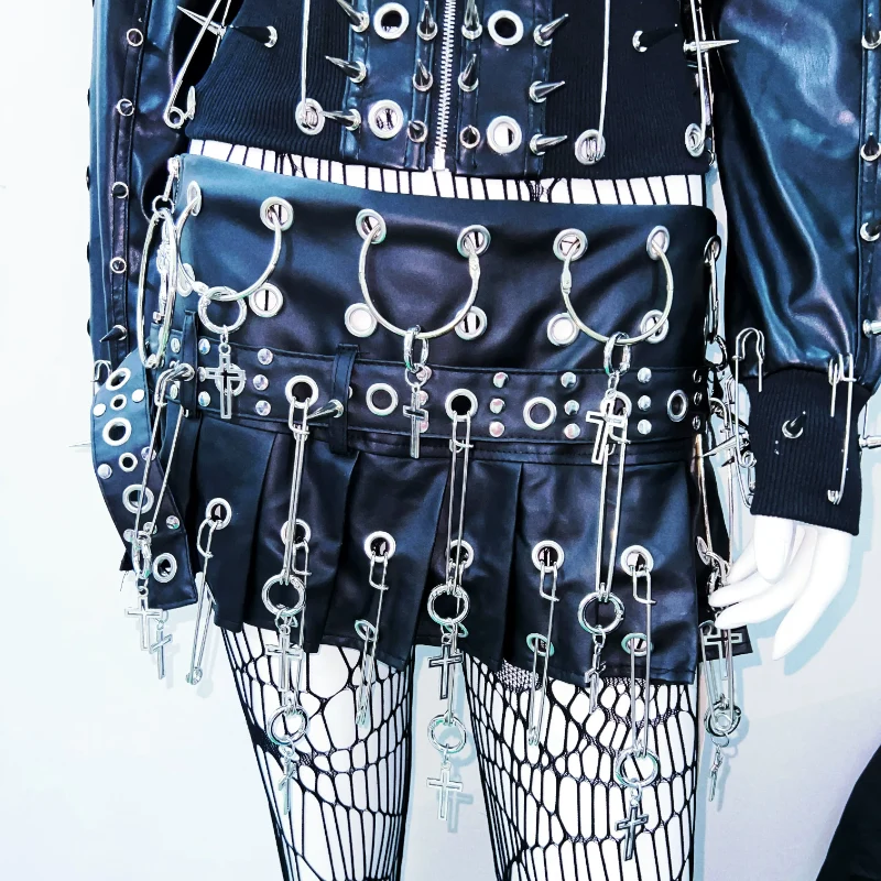 Zip-up o ring long sleeve rivet applique top