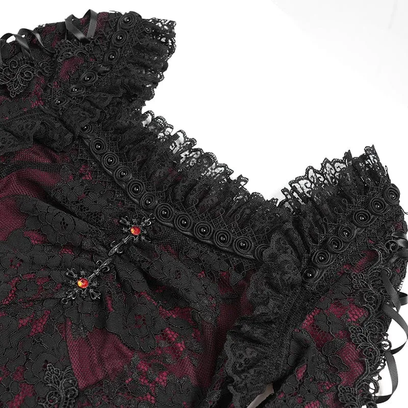 Rotes, gotisches Damenkleid mit Blumenstickerei, Schnürung und eckigem Kragen, ideal für Abschlussfeiern.