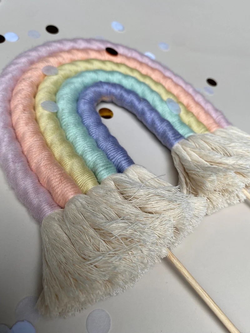 Regenbogen Makramee Caketopper Bunt