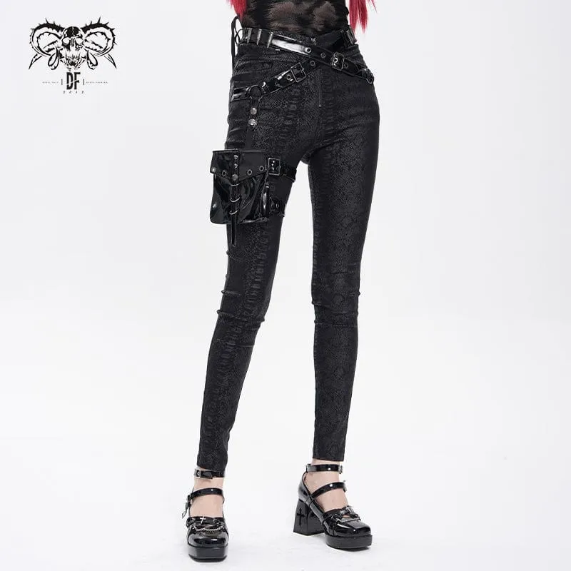 Damenhose mit Punk-Print und Schnallenriemen und Beintasche
