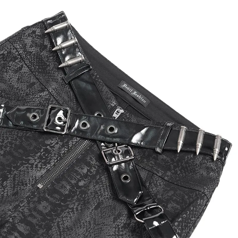 Damenhose mit Punk-Print und Schnallenriemen und Beintasche