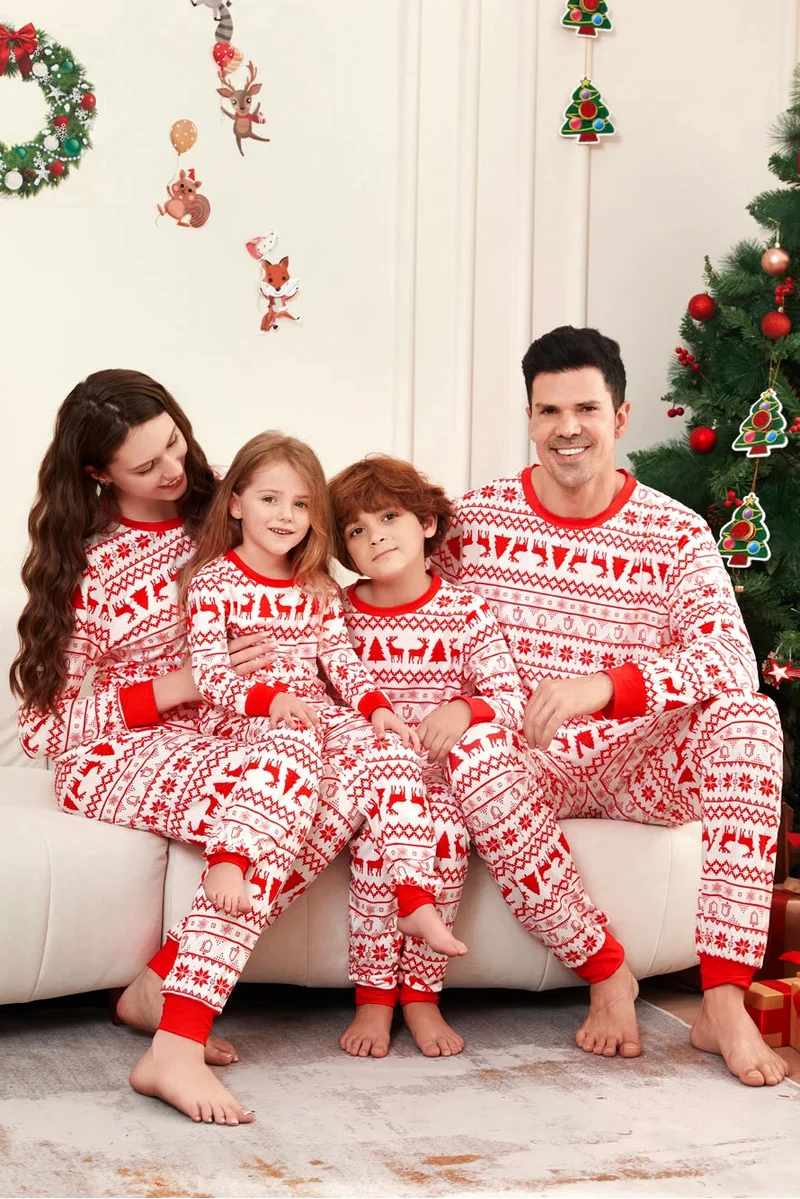 Roter Weihnachtspyjama