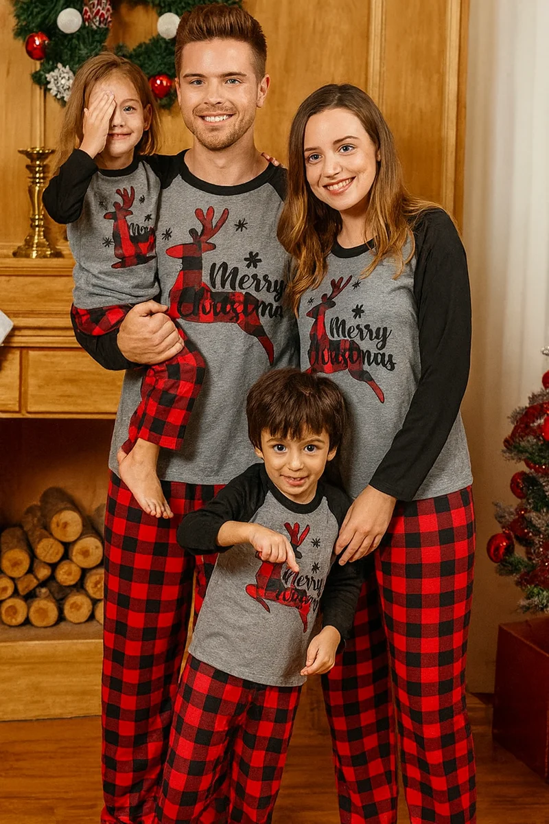 Weihnachtspyjama Familie mit Rentier