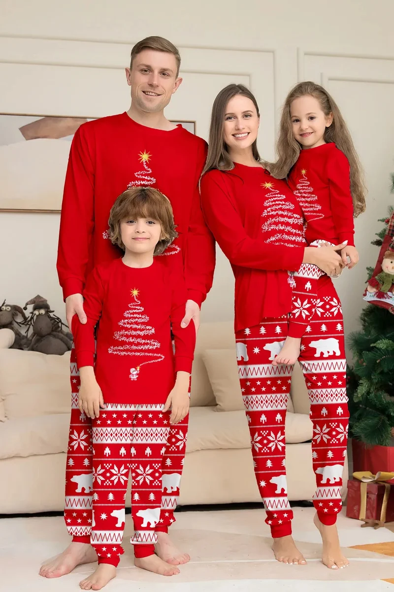 Weihnachtspyjama Familie mit Tannenbaum