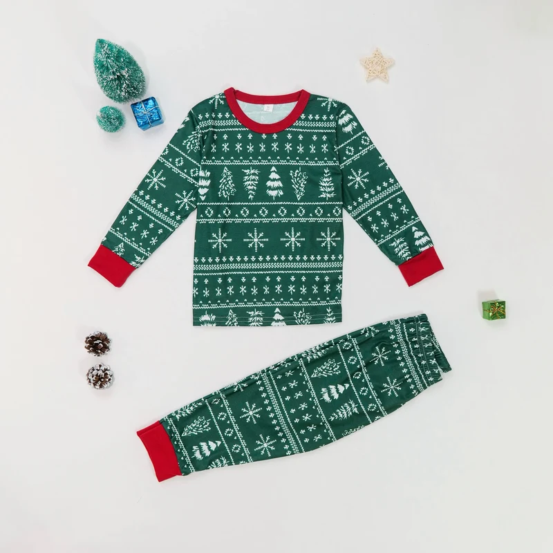 Grüner Weihnachtspyjama für Paare
