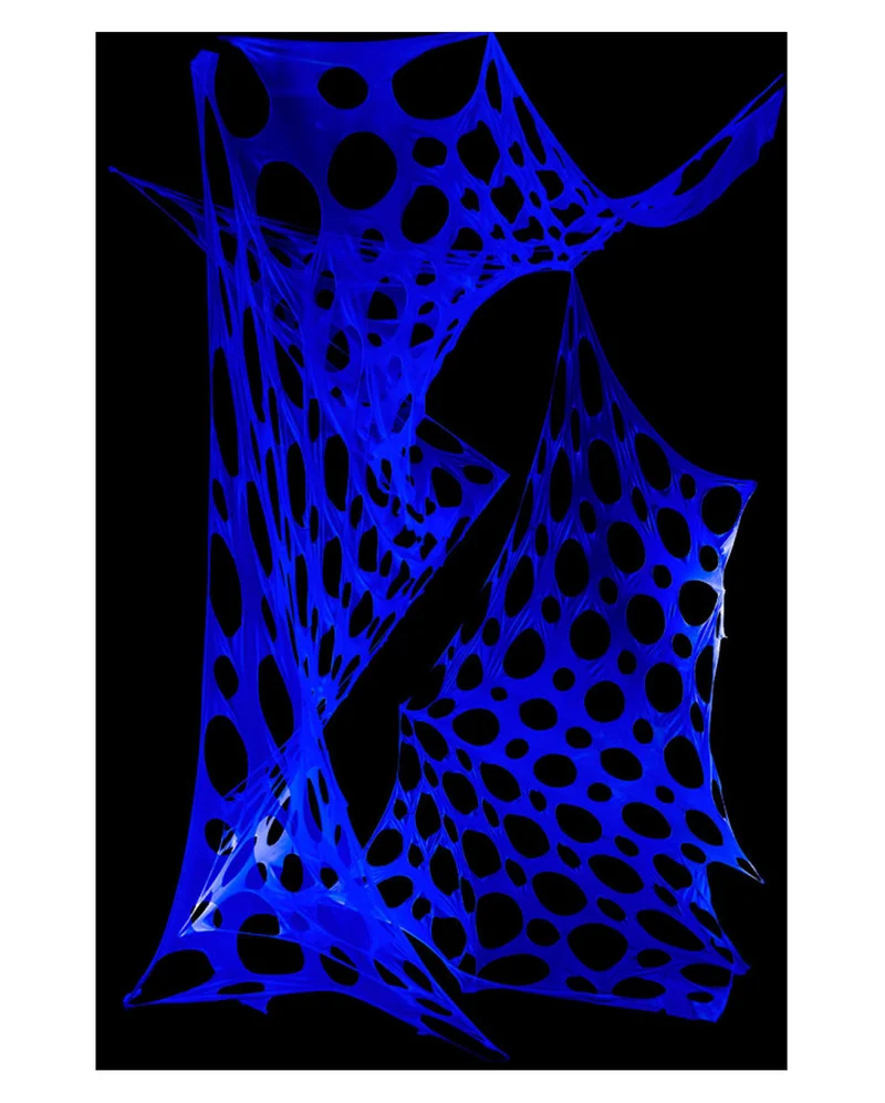 Weißer Spandex Spinnweben Stoff mit Löchern -Flammhemmend imprägniert 6 x 2,5 m