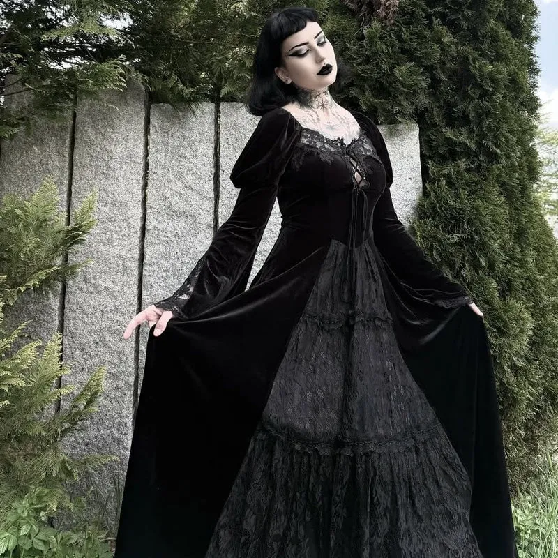 Gothic Brautkleid aus Samt mit Puffärmeln und Spitze im Damenstil