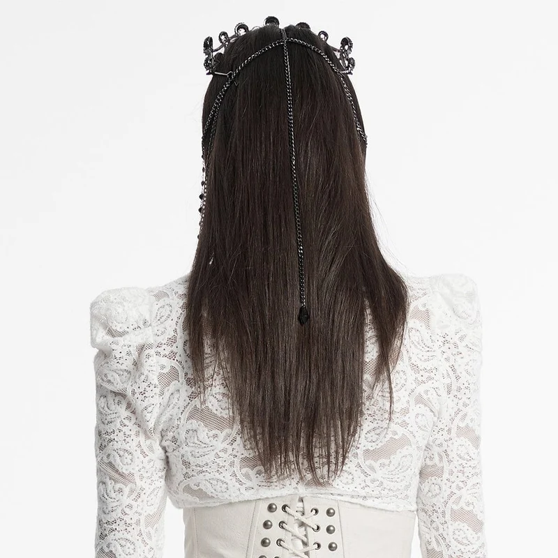 Gothic-Krone mit Totenkopf und Strasssteinen für Damen mit Perlenkette