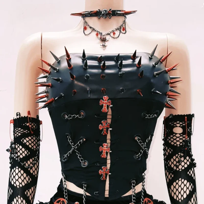 Cut out metal chain rivet tube top