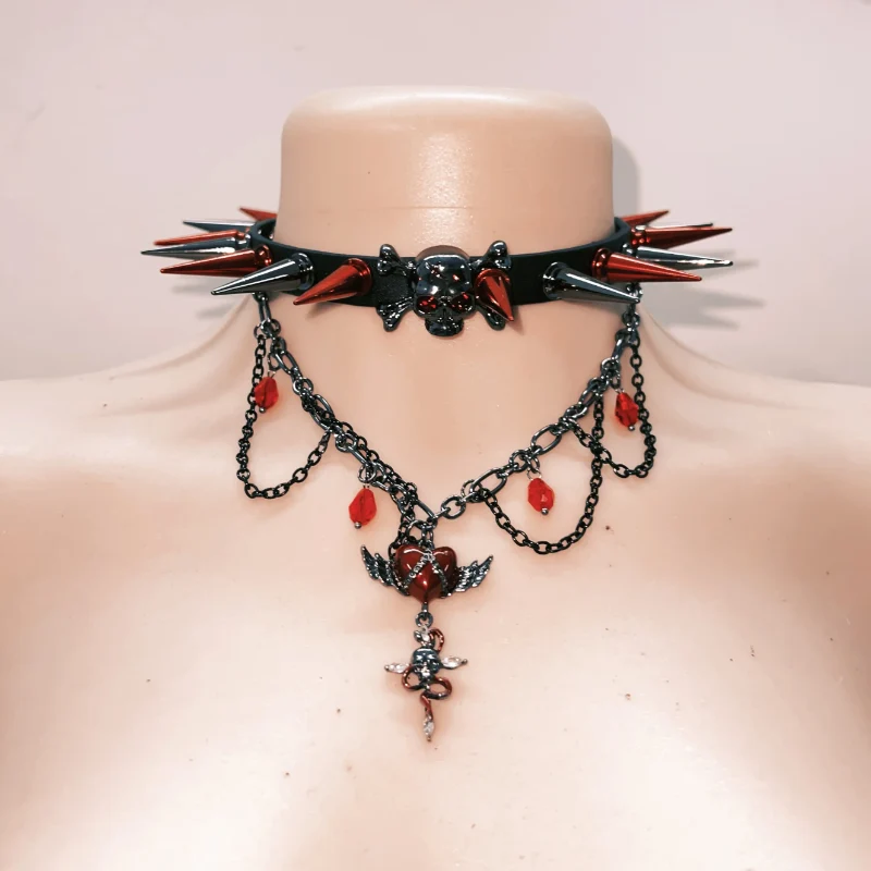 Cut out metal chain rivet tube top