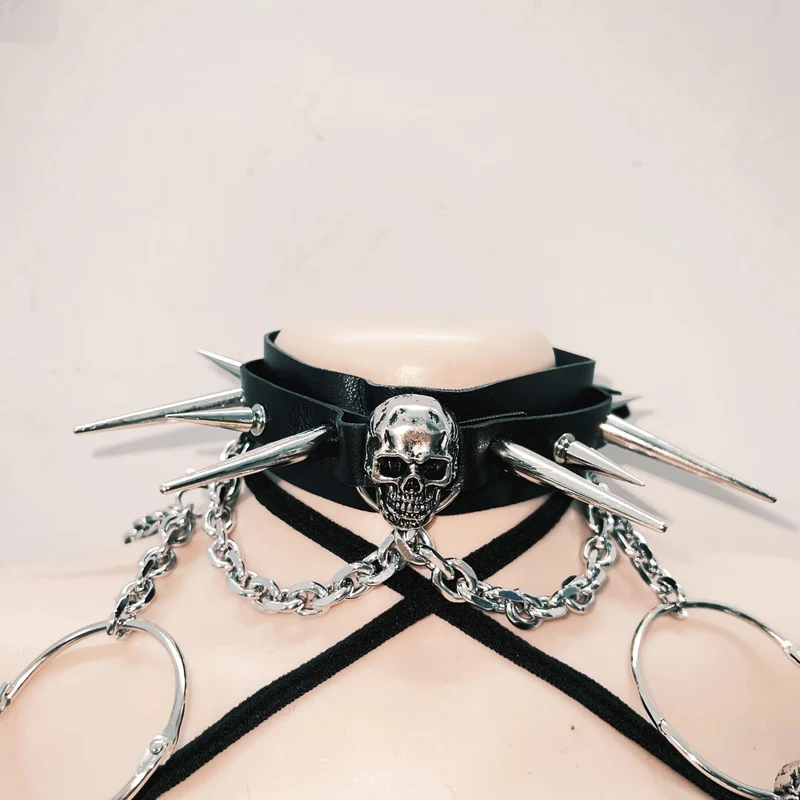 Halter cut out o ring rivet applique top