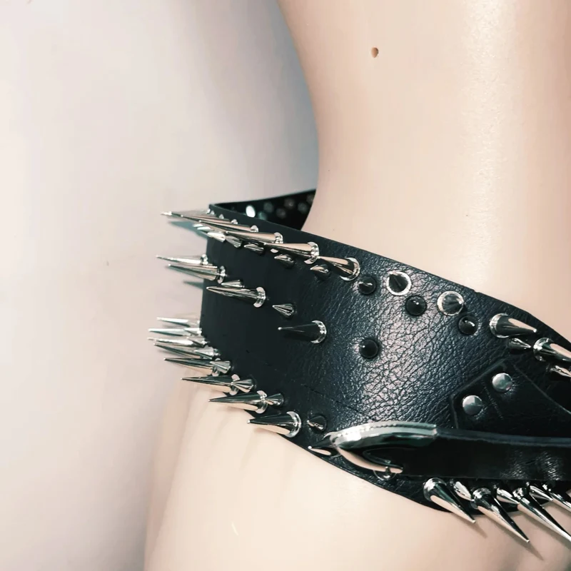 Rivet skull applique buckle belt