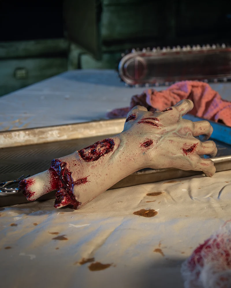 Abgetrennte Obduktions Hand mit Unterarm