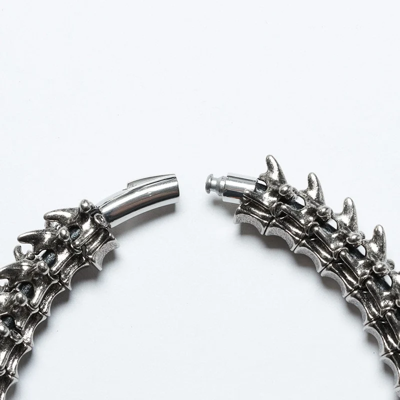 Halsband mit Punk-Spine-Magnetschnalle für Herren