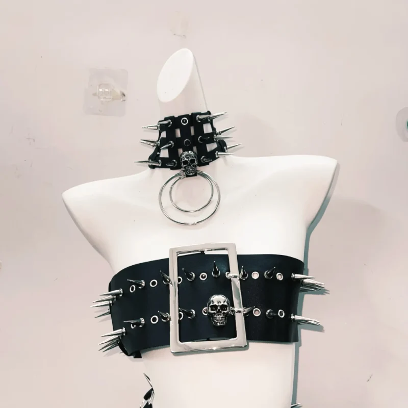 Skull applique rivet waist chain top