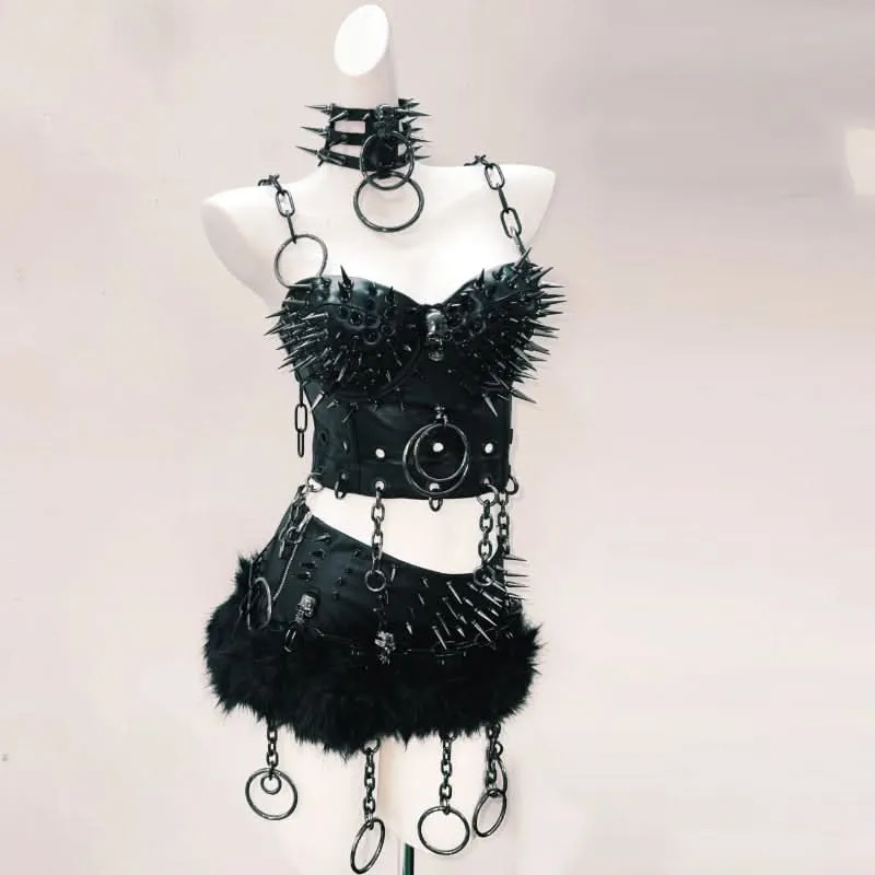 Rivet skull applique o ring cami top