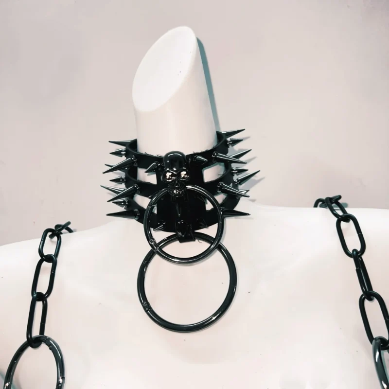 Rivet skull applique o ring cami top