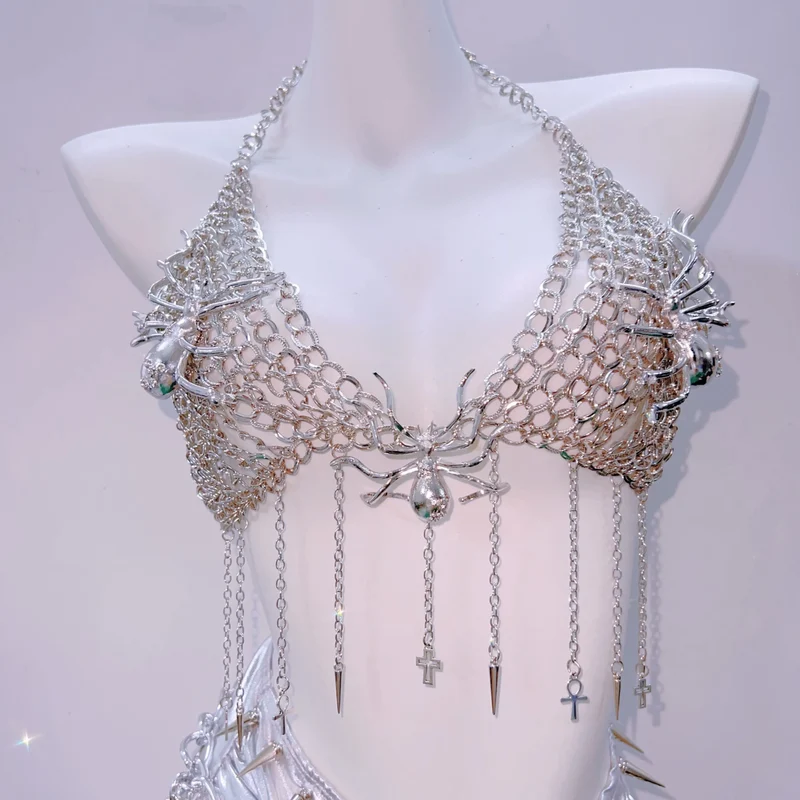 Halter metal chain v neck spider applique top