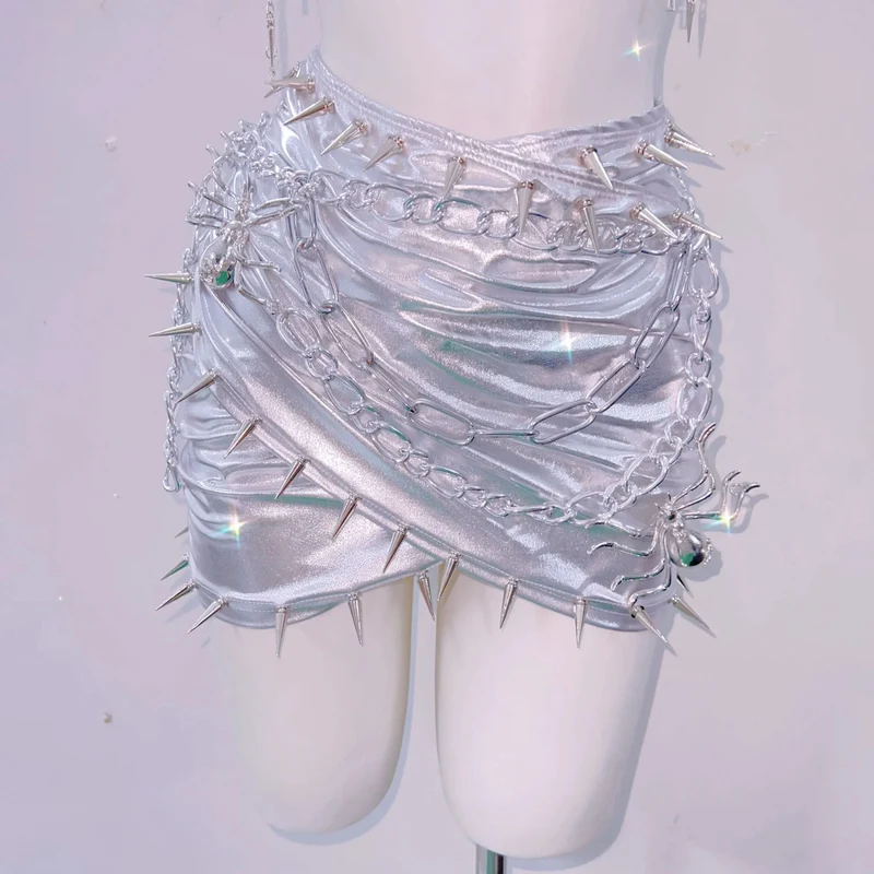 Halter metal chain v neck spider applique top