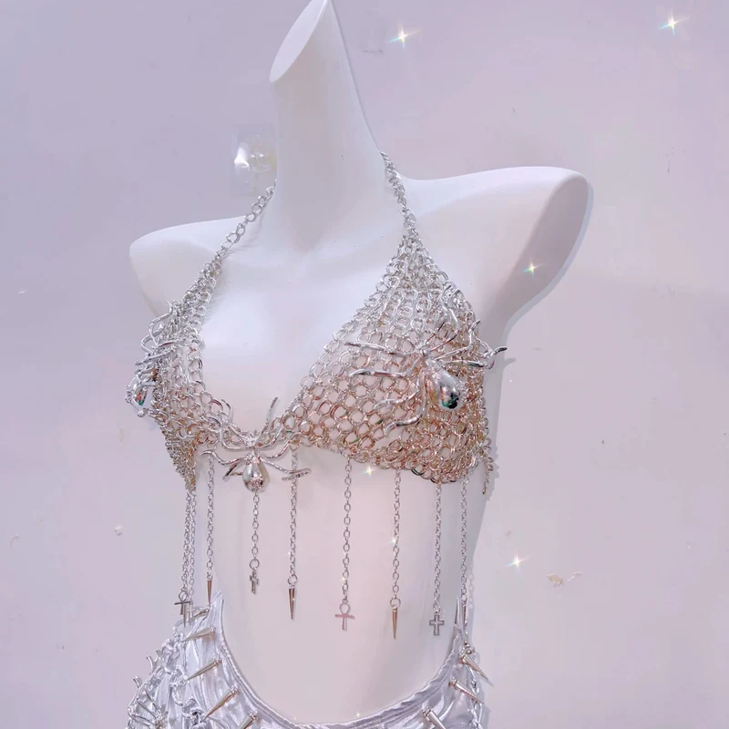 Halter metal chain v neck spider applique top