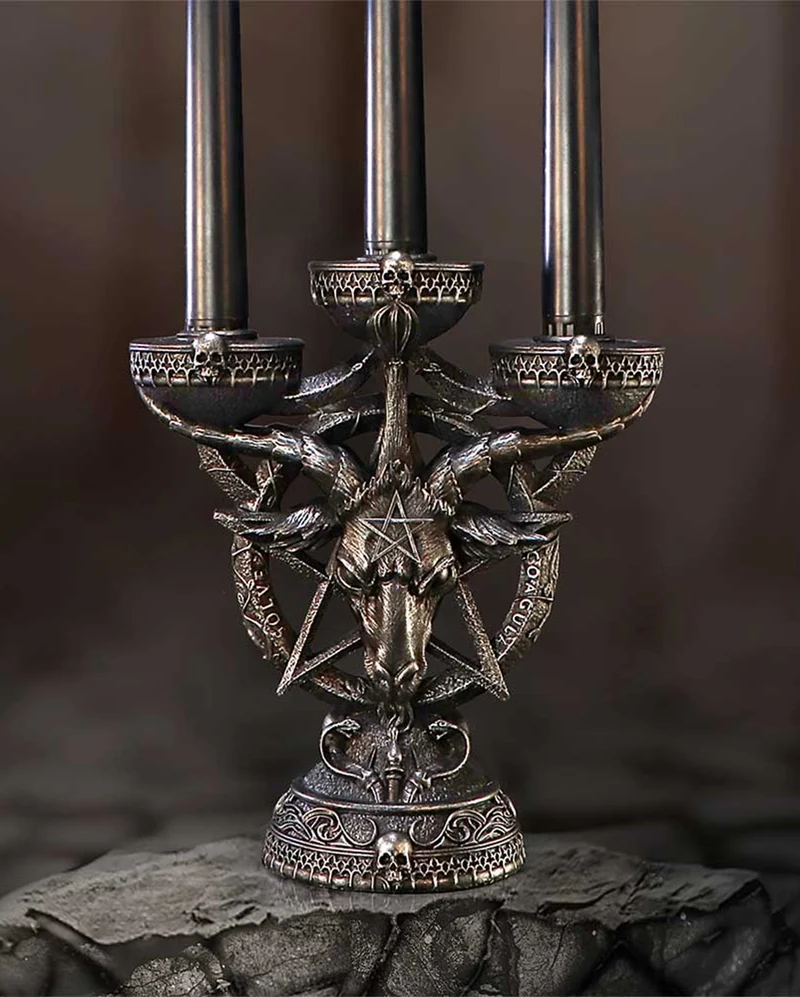 Baphomet's Leuchtender Kerzenständer mit LED Kerzen 46cm