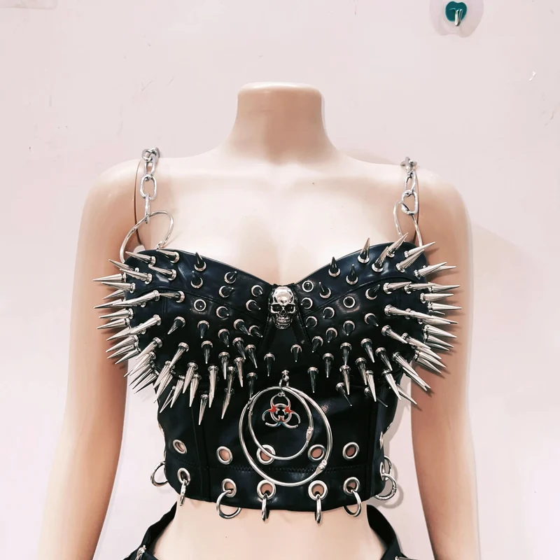 Cut out o ring v neck rivet applique top