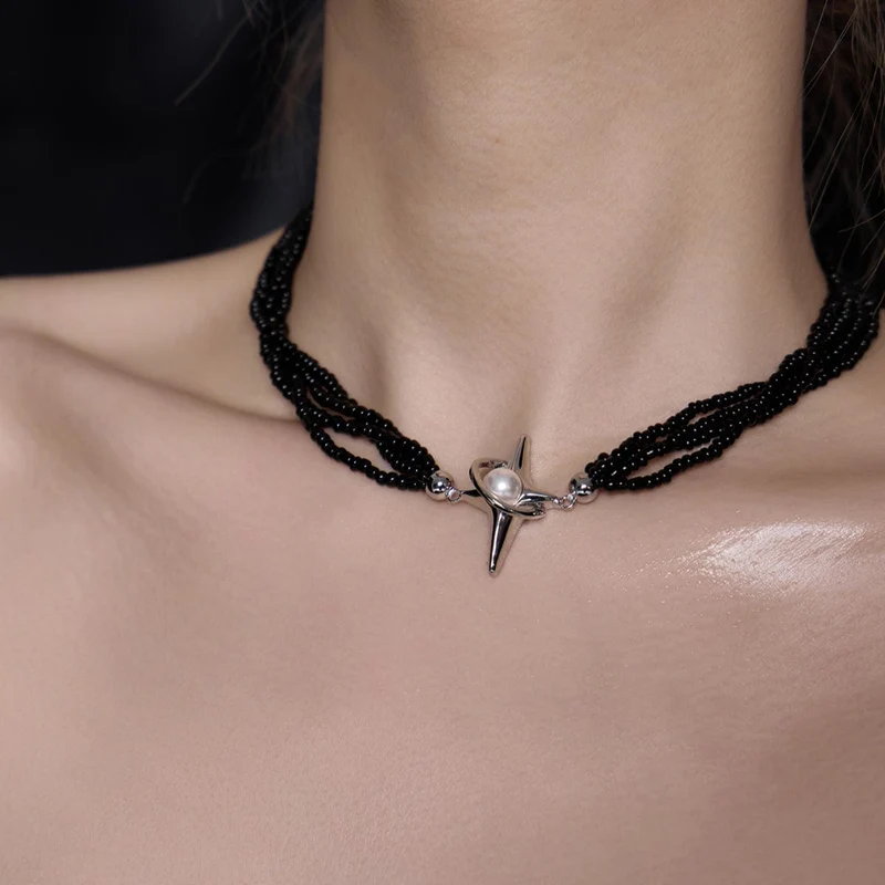 Mehrlagiges Perlen-Halsband mit Punk-Stern für Damen